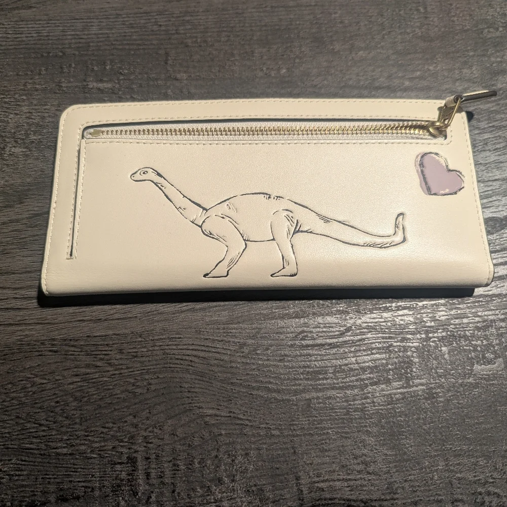 Coach Essential Slim white wallet with New York and Cherry Design - Picture 2 of 5